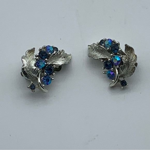 Vintage Lisner Blue Rhinestone Clip On Earrings Silver Tone Leaf signed - Picture 1 of 5